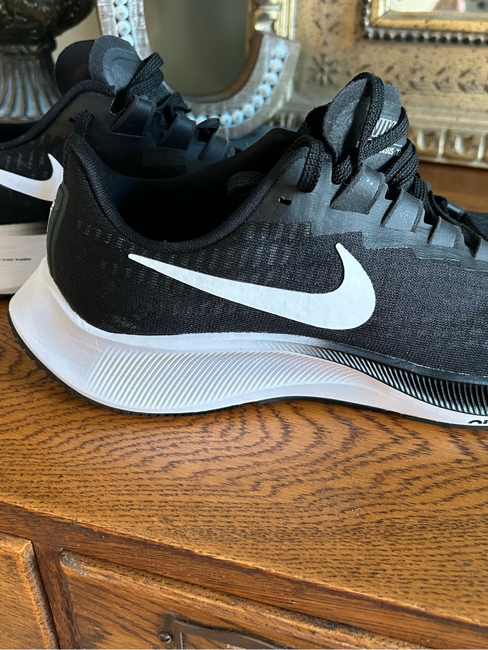 Nike Zoom Pegasus 37 Black and White Men's Athletic Sneakers Running Shoe Sz 10